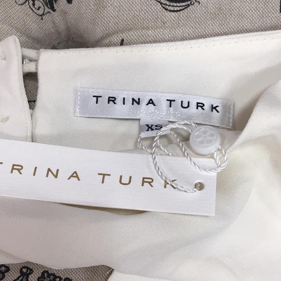 🎁 Trina Turk Akayo Keyhole Blouse